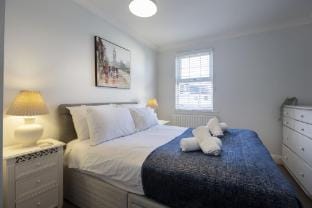Spacious 3-Bed Period Home Near Bath Road Vacation rental in Cheltenham