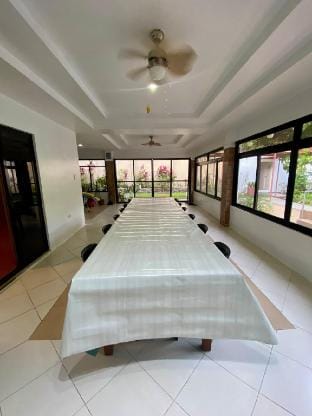 Spacious villa w/ pool, billiard,  bbq & bonfire Vacation rental in Olongapo
