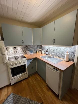 Cozy Top-Floor Apt with Arctic Cathedral View Vacation rental in Tromso