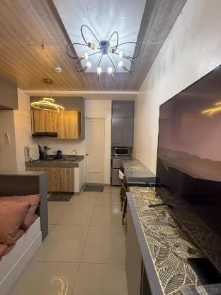 Studio w/ Balcony Steps to GMA MRT & Near SM North Vacation rental in Quezon City
