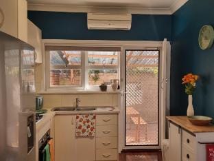 Cozy home near Swan River-10 mins to Perth City Vacation rental in Applecross