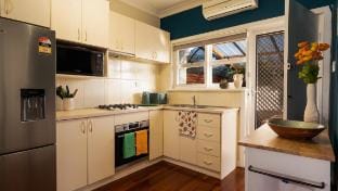 Cozy home near Swan River-10 mins to Perth City Vacation rental in Applecross