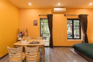 Family Room|Old Quarter|Big Balcony|Street View Vacation rental in Hanoi