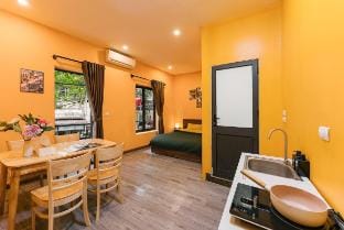 Family Room|Old Quarter|Big Balcony|Street View Vacation rental in Hanoi