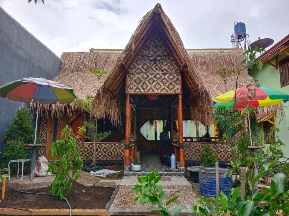 Puri Cikole Asri Guest House Bed and Breakfast in Lembang