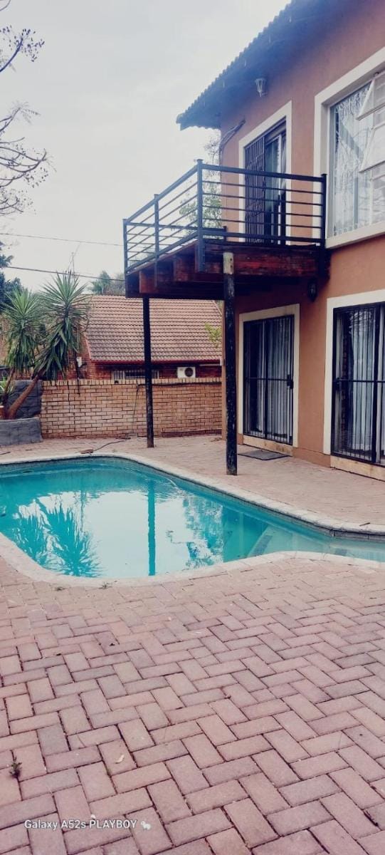 Eight Martjie Guesthouse Bed and Breakfast in Gauteng