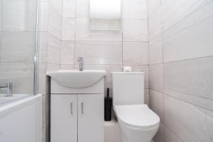 Maple - Telford House  - With Parking Vacation rental in Telford