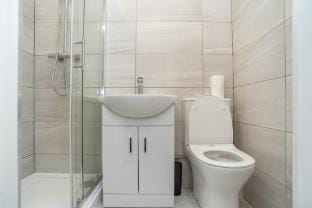 Juniper - With Parking - Telford Vacation rental in Telford