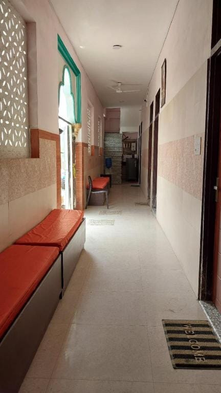 Goroomgo Shree Laddu Gopal Dham Vrindavan Hotel in Uttar Pradesh