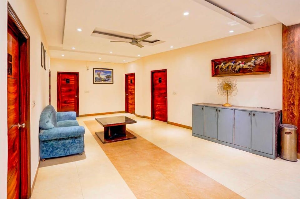 Townhouse Dehradun Paltan Bazaar Hotel in Maharashtra