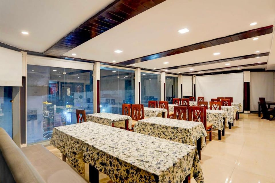 Townhouse Oak Dehradun Parade Ground Hotel in Chennai