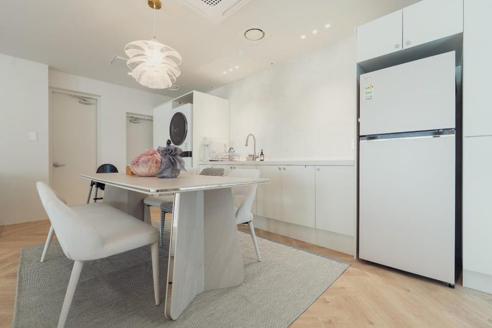 Ravenna. 1min Olive young, 5mins Myeongdong, SUITE Hotel in Seoul