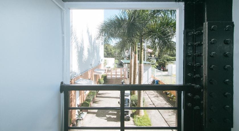 RedDoorz @ Coral Tree Residences Hotel in Calabarzon