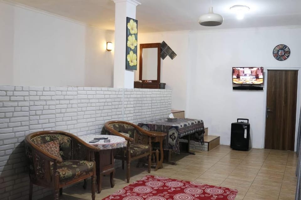 Villa 1500m2 RumahMarmut 3 kamar(12 tempat tidur) Hotel in Cisarua