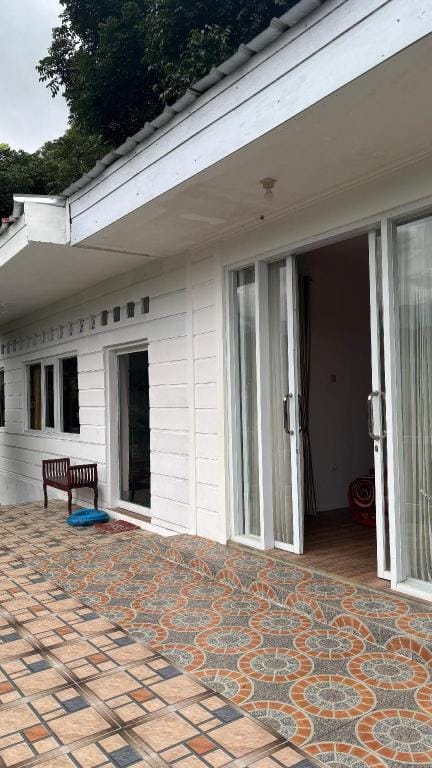 Villa 1500m2 RumahMarmut 3 kamar(12 tempat tidur) Hotel in Cisarua