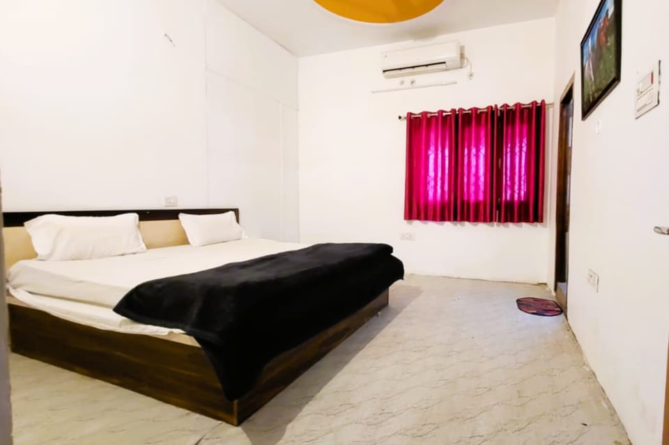 Nandi House Inn Jhusi Hotel in Uttar Pradesh