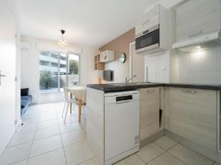 Sunny Villa Retreat by the Sea Villa in Occitanie