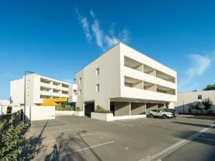 Sunny Villa Retreat by the Sea Villa in Occitanie
