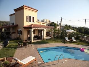 Villa in Skouloufia with Private Pool  Views Villa in Crete Region