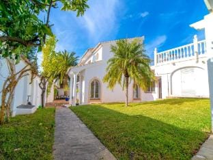 Luxury villa with jacuzzi and sea views Villa in Nerja