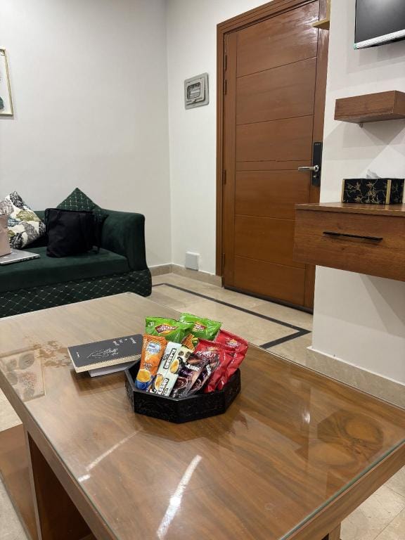 Escape Islamabad – Cozy Modern Stay in E-11 Hotel in Islamabad Capital Territory