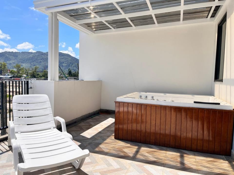 3bdr Lakeview Townhouse with Jacuzzi in Laguna #86 Villa in Choeng Thale