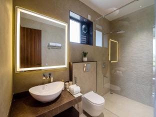 Villa Papillon By DanCenter | 5BHK | Pvt Pool | Jacuzzi | Udaipur Villa in Udaipur
