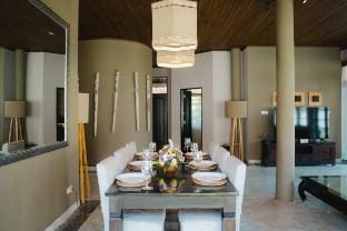 Batik Villa 2min to beach/villa assistant/transfer Villa in North Kuta