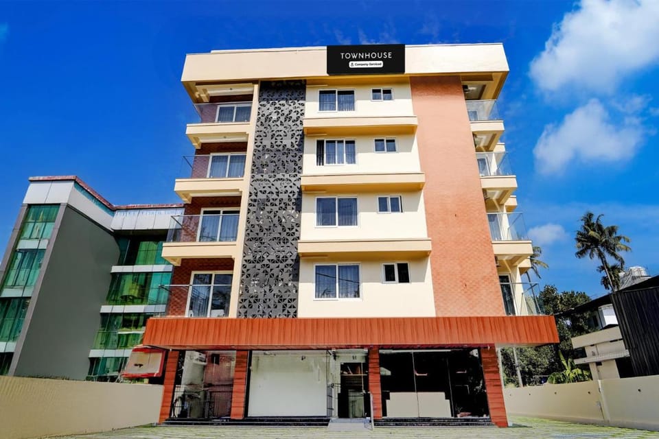 Super Townhouse Oak Cochin International Airport Hotel in Kochi