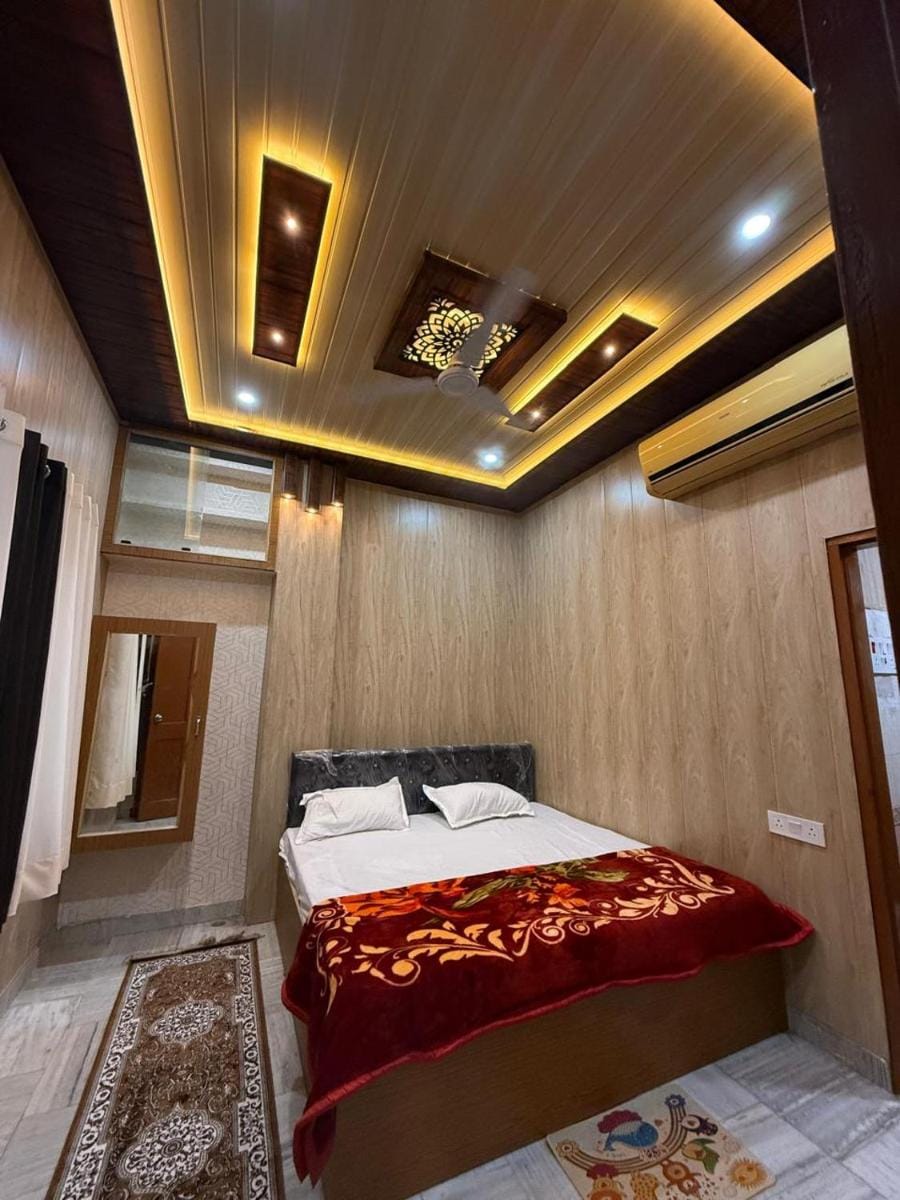 shri shyam kashi stay Bed and Breakfast in Varanasi