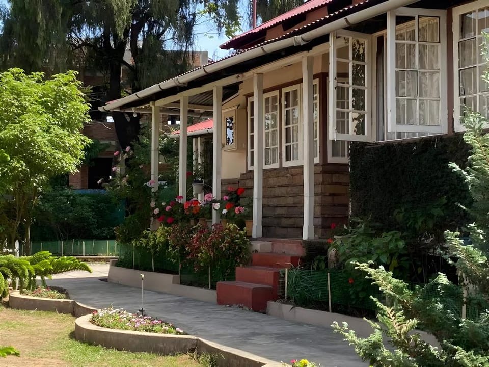 Mid Hill Cottage Guest Suites Nongrim Hotel in Bangladesh