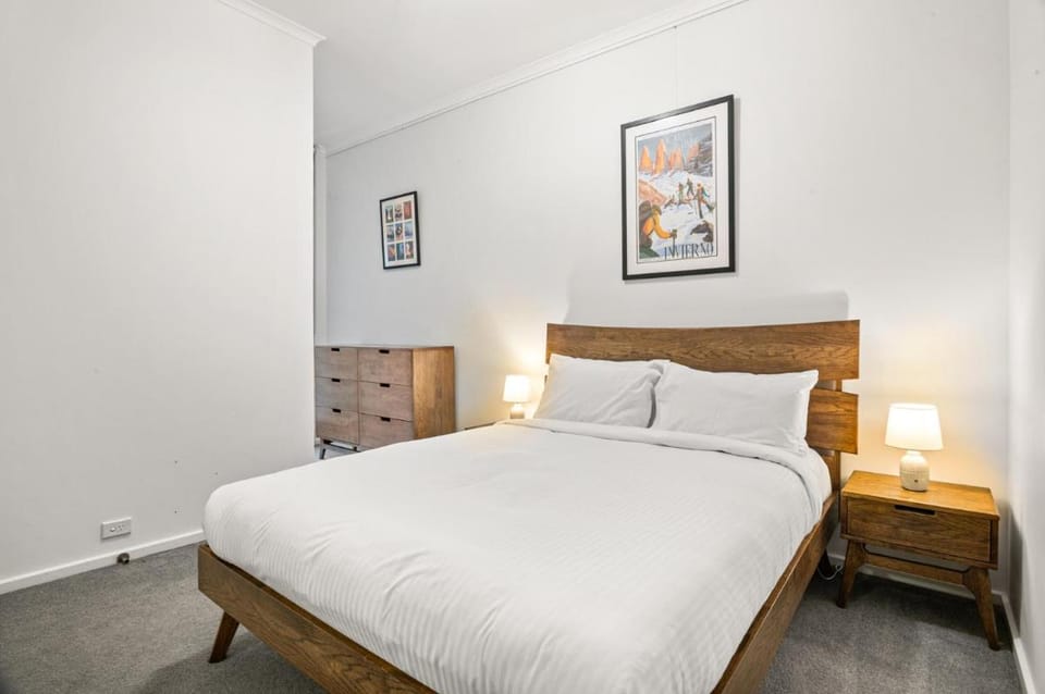 Peaceful 2-Bed Apartment with Gym & Pool Apartment in Melbourne