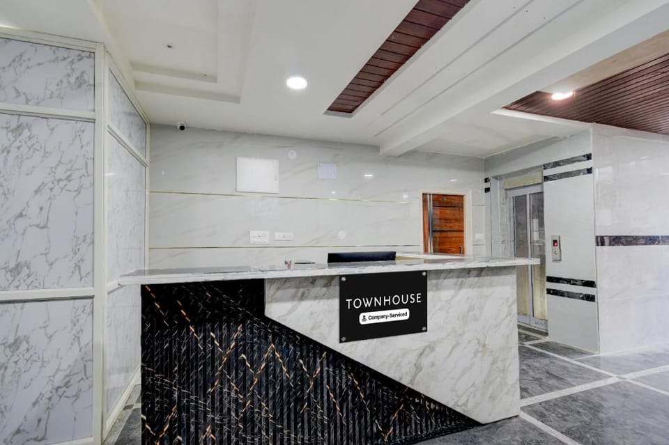 Super Townhouse Financial District Circle Hyderabad Hotel in Hyderabad
