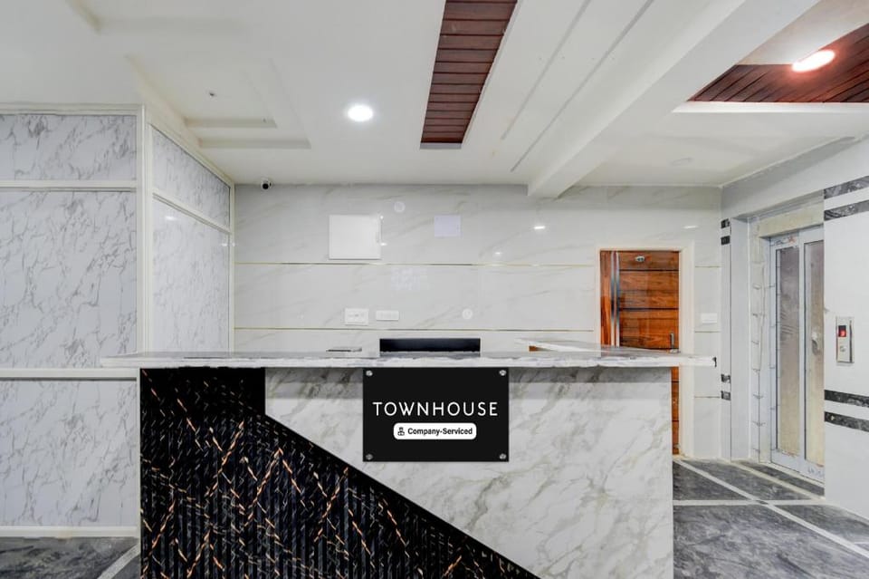 Super Townhouse Financial District Circle Hyderabad Hotel in Hyderabad