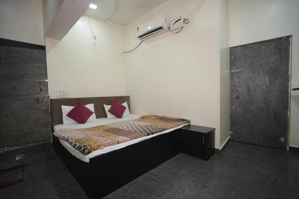 Shri Radhey Krishna Paying Guest House Hotel in Uttar Pradesh