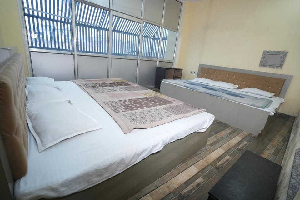 Shri Radhey Krishna Paying Guest House Hotel in Uttar Pradesh