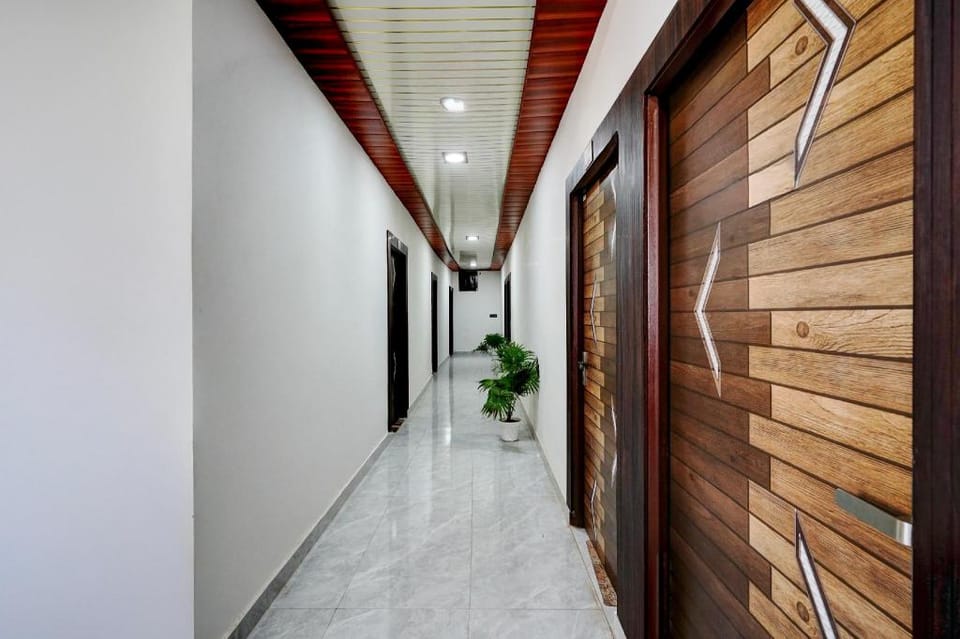 Hotel O by OYO Ganga Royal Guest House Hotel in Uttar Pradesh