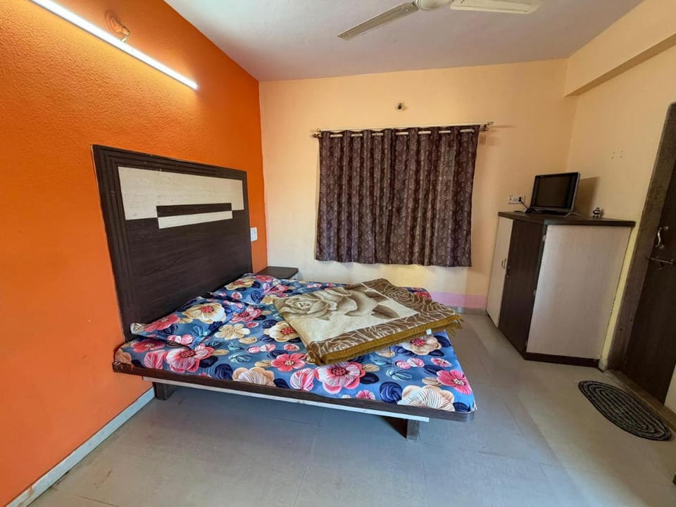 Hotel Sudama Palace - Mahabaleshwar , Couple & Family Stay Rooms with Free Wi-Fi in Main Market Hotel in Mahabaleshwar