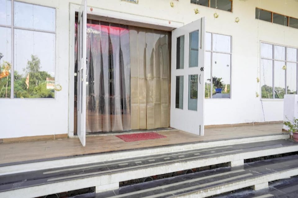SPOT ON by OYO The Highway Express Hotel in Uttar Pradesh