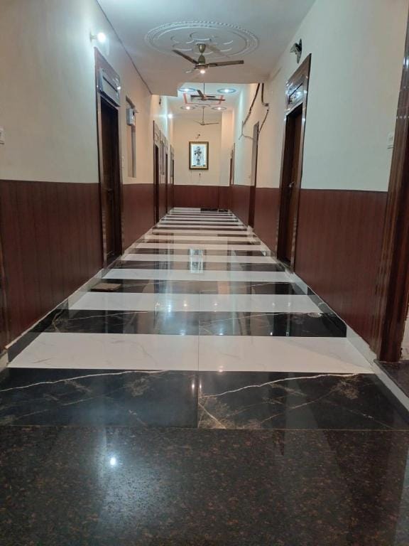 Nisha Guest Inn Hotel in Uttar Pradesh
