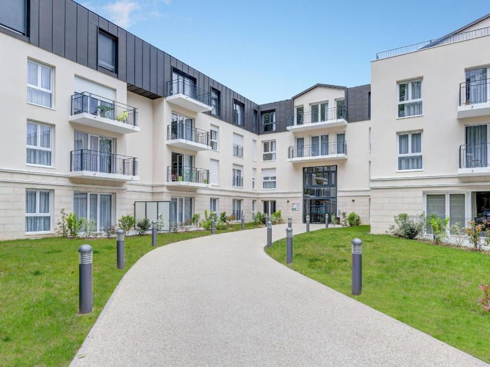 Quality Suites St-Quentin en Yvelines Hotel in Montigny-le-Bretonneux