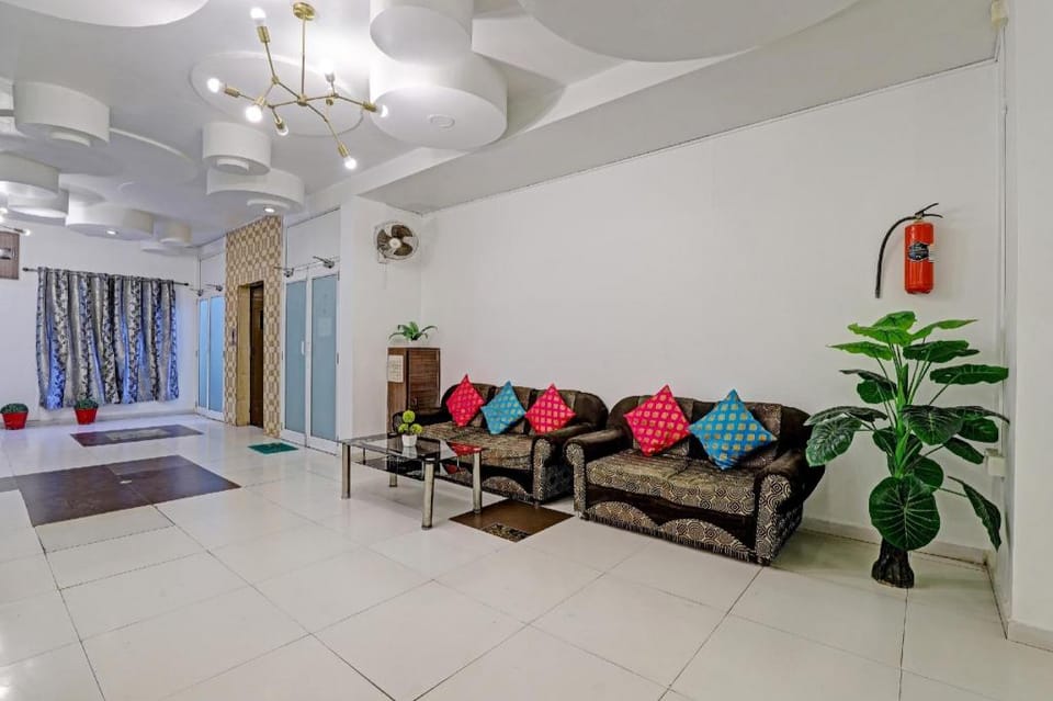 POP 83994B Hotel Velvet Hotel in Noida