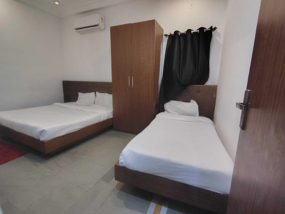 Hotel O Karond Square Bus Terminal Bhopal Formerly Hotel Munmun Hotel in Gujarat