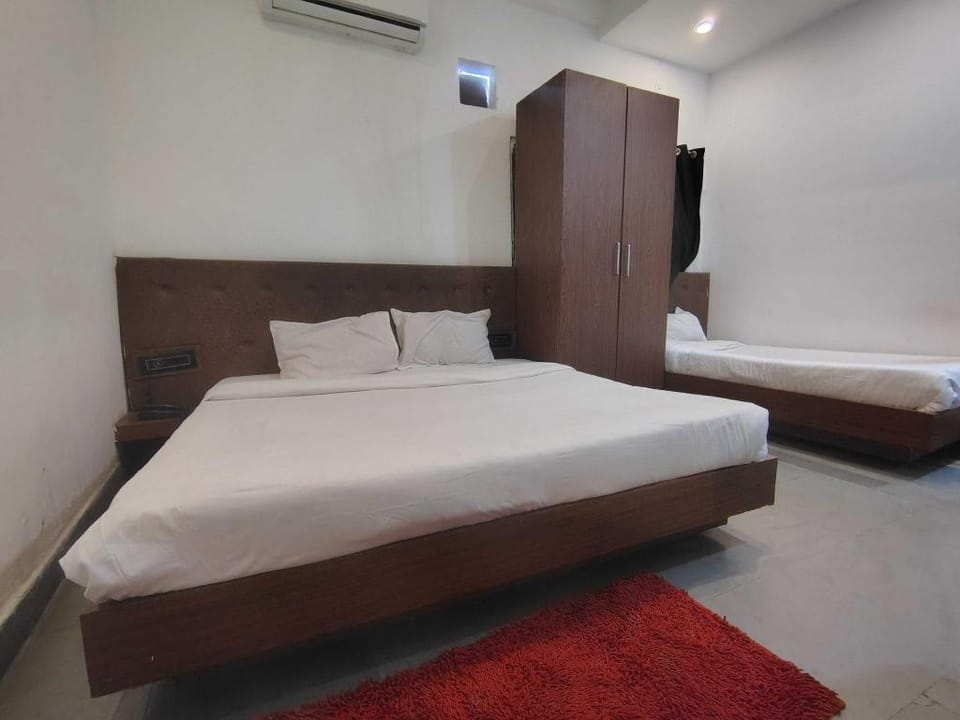 Hotel O Karond Square Bus Terminal Bhopal Formerly Hotel Munmun Hotel in Gujarat
