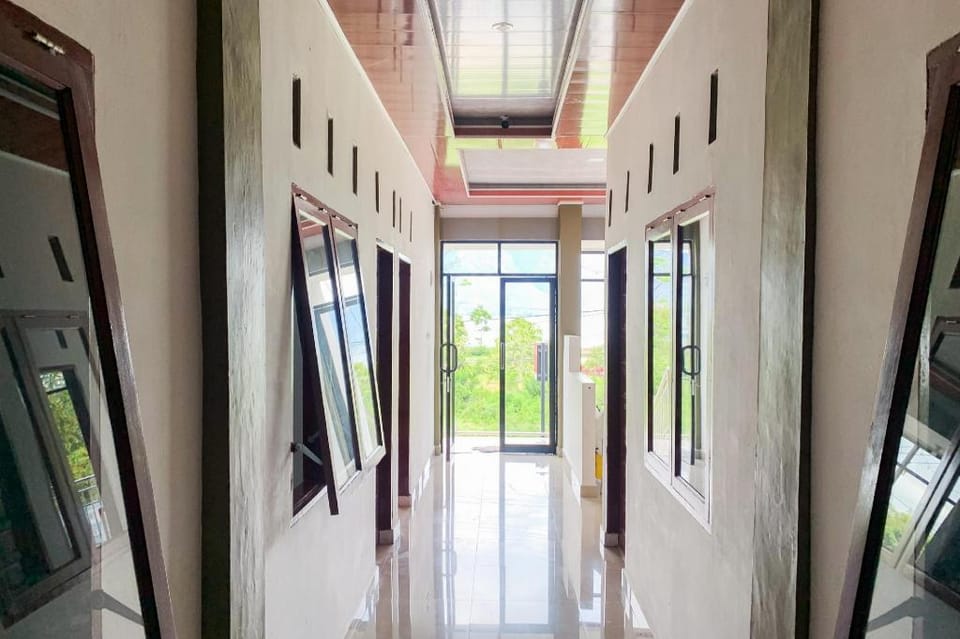 RedDoorz @ Exaudi Homestay Parbaba Samosir Hotel in Indonesia