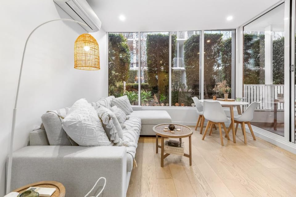 Brighton 1-Bed Apartment with Balcony & Parking Apartment in Melbourne