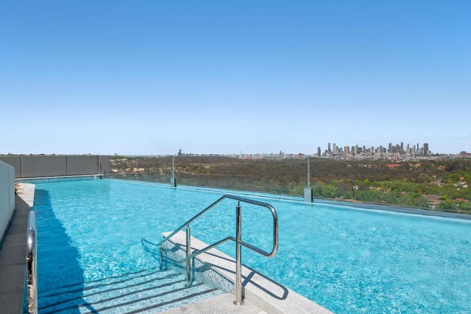 Stunning 1-Bed with City Views and Amenities Apartment in Melbourne