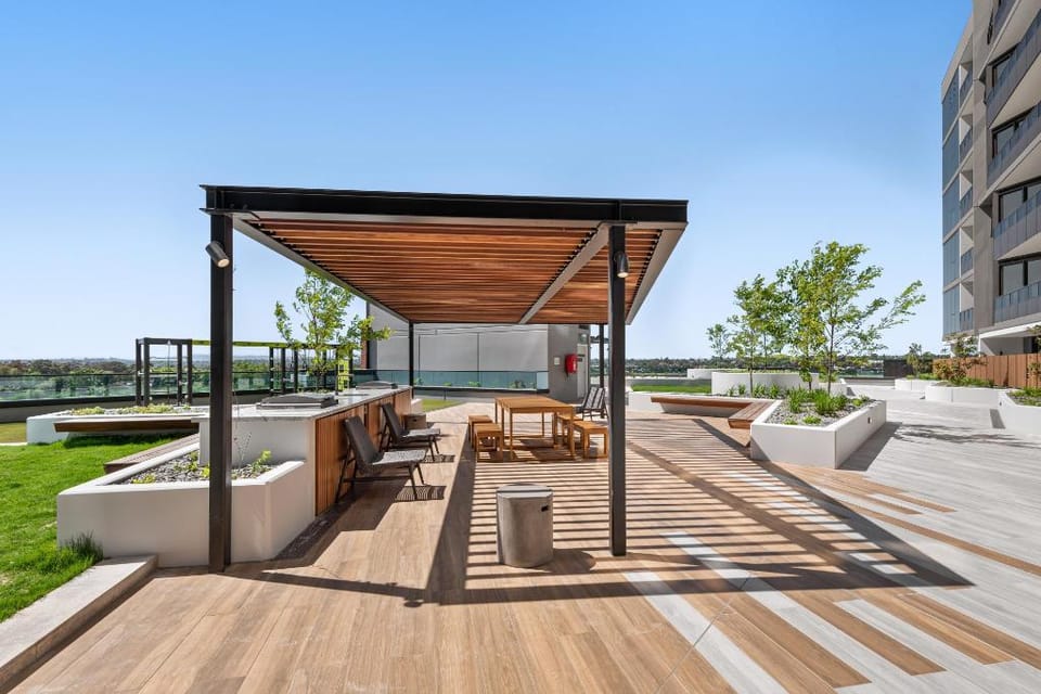 Stunning 1-Bed with City Views and Amenities Apartment in Melbourne