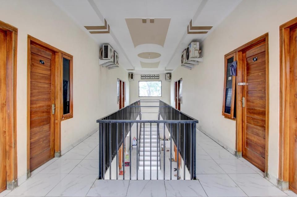 OYO 94919 Nay Guesthouse Dan Kost Hotel in Special Region of Yogyakarta
