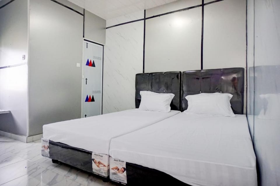 OYO 94903 Akasia Guesthouse Hotel in Indonesia